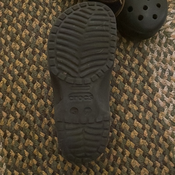 Islander Crocs men’s size 5/women’s size 7 - Picture 3 of 4